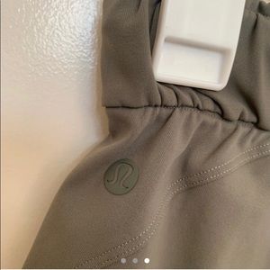 Lululemon keep moving pants 25"